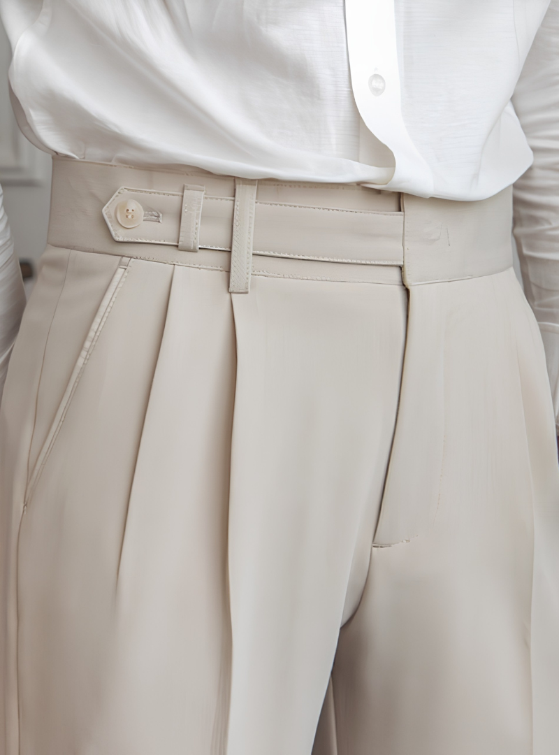 Pantalon de tailleur à plis et poches latérales taille à passants homme – Pécharmant