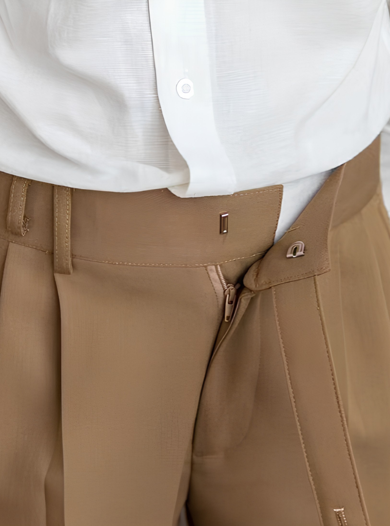 Pantalon de tailleur à plis et poches latérales taille à passants homme – Pécharmant