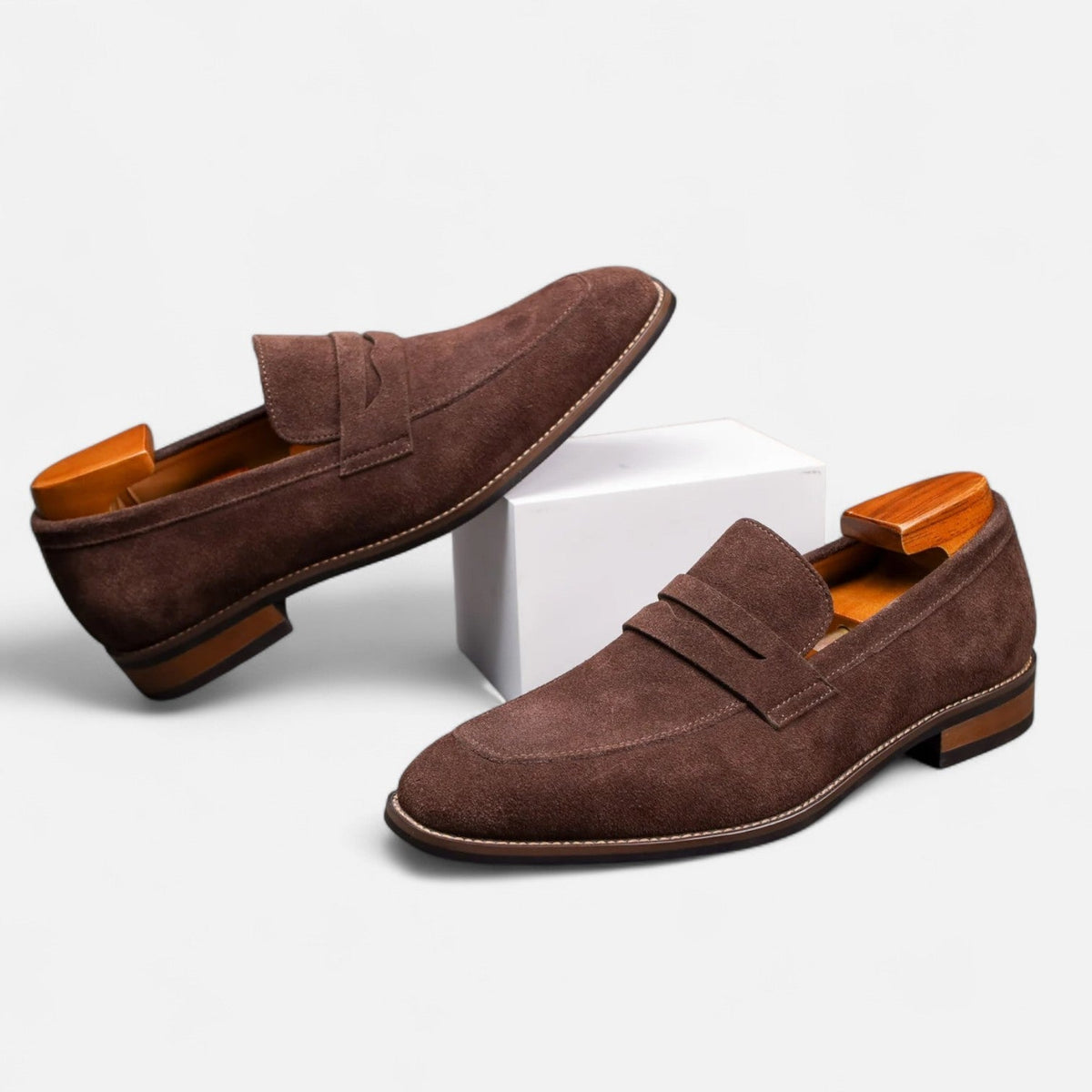 Mocassins penny en daim classiques à enfiler finition soignée homme – Serrant