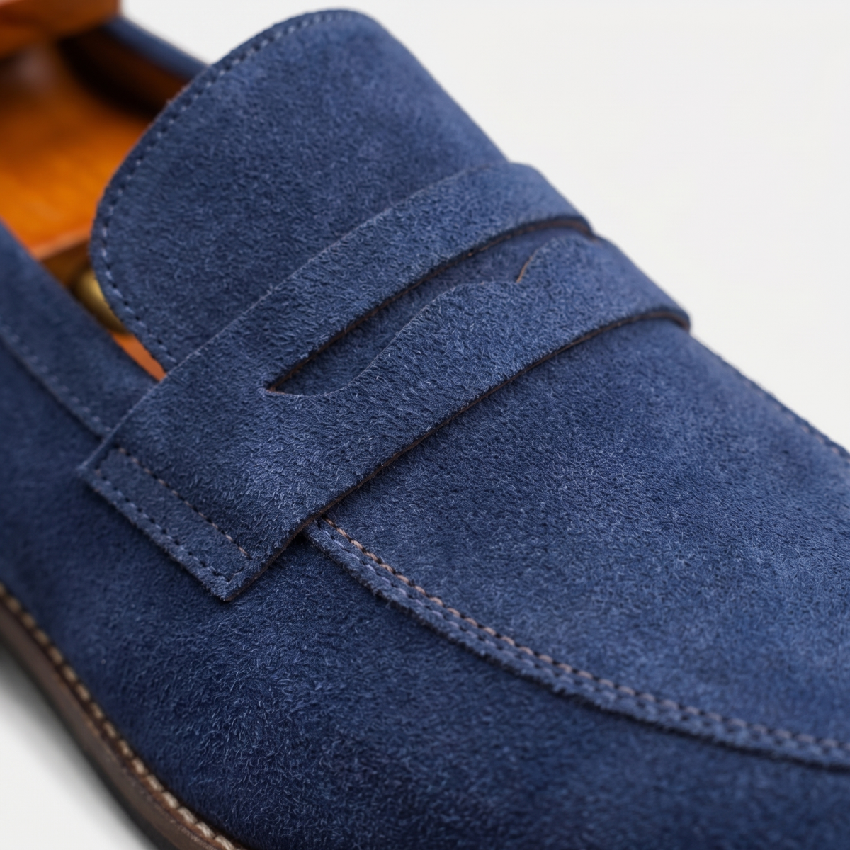 Mocassins penny en daim classiques à enfiler finition soignée homme – Serrant