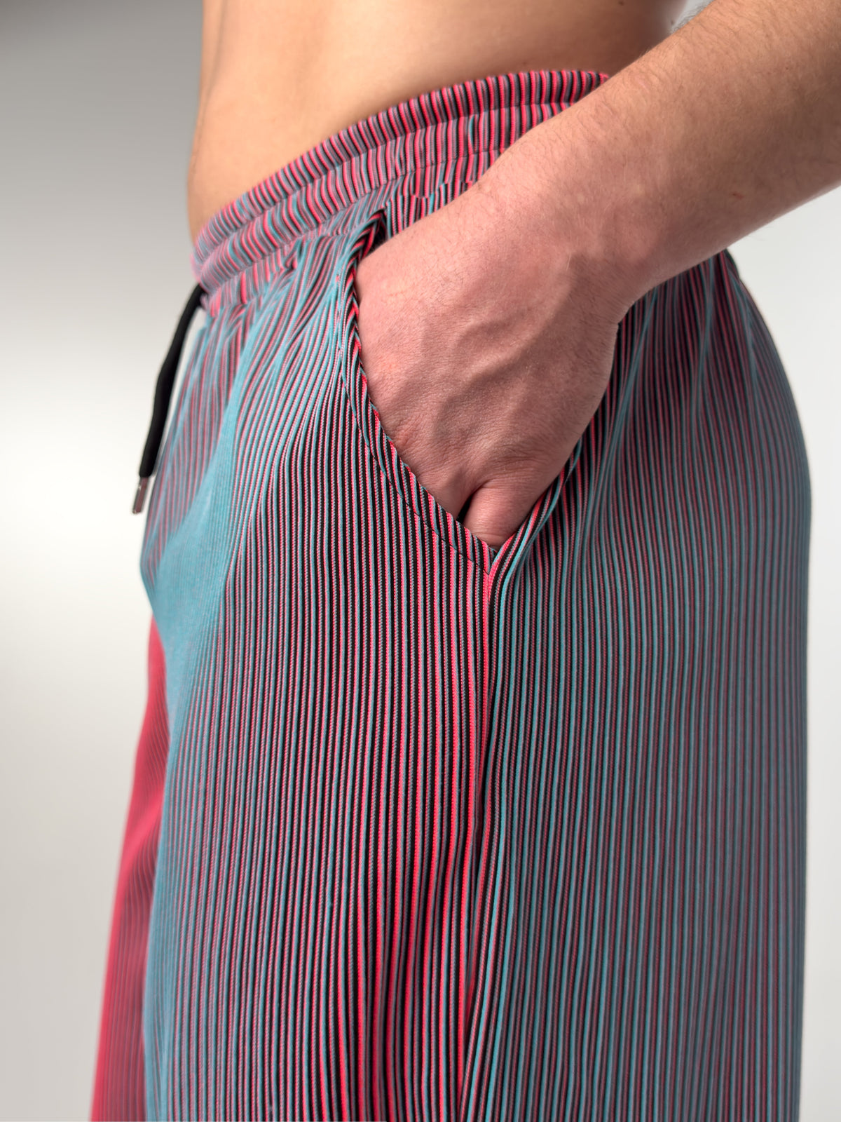 Pantalon droit à micro-rayures et cordon