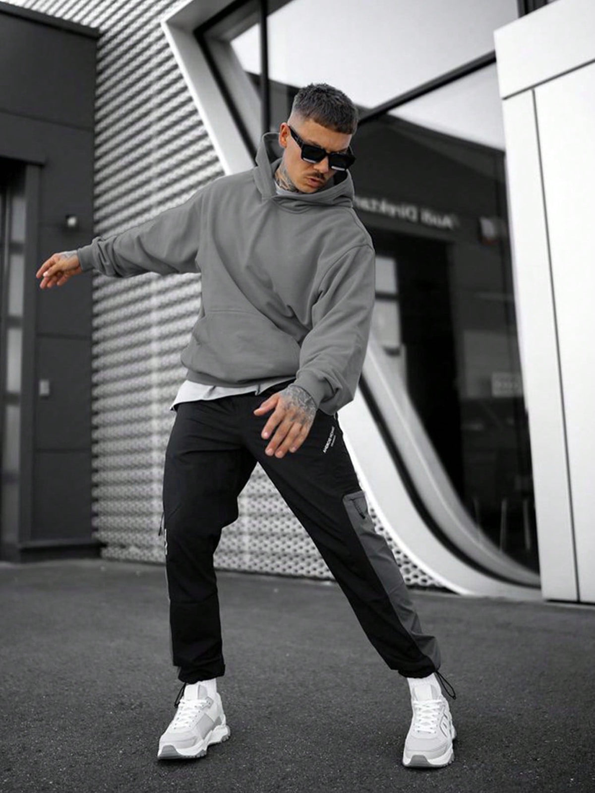 Hoodie oversize uni à capuche ample coupe urbaine confortable homme – Cérons